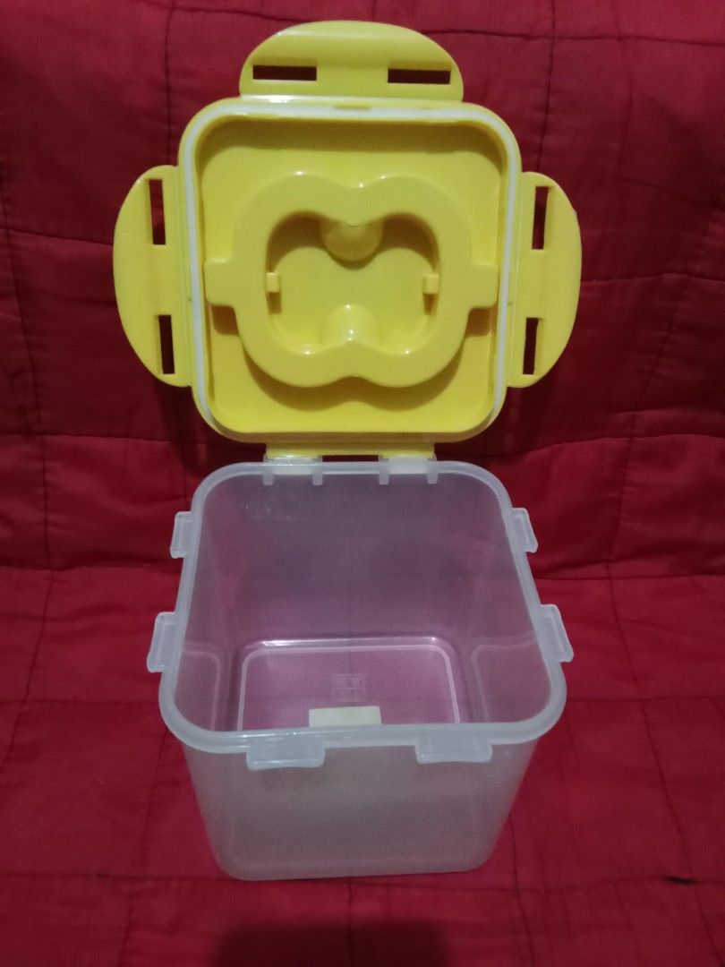 Plastic Storage Box/Organizer (Category: Storage Boxes & Baskets) located in Manila. Submitted by thezeeshop (Listing ID 1326917230, Image 3). Description: One piece only No damage May have sticker residue 5.5" x 5.5" 💳 GCash / Cash 🚚 Lalamove / QuickTime Courier / LBC COP/ pickup 📍 Meetup: LRT Quirino Station ❌COD and other checkouts Reminders: ◾If in doubt, don't make an offer. Let's not waste each other's time. ◾Sure buyers ONLY. Wag magmes