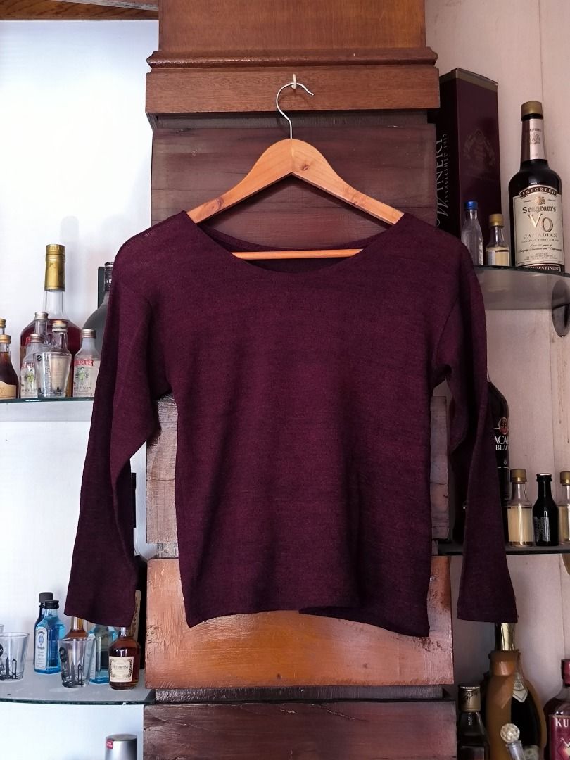 Red Long Sleeves (Category: Longsleeves) located in Cainta. Submitted by seandyph (Listing ID 1326978845, Image 1). Description: S-M Thin cloth.