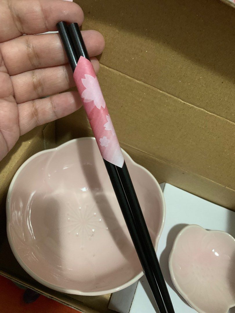 Sakura ramen bowl (Category: Other Kitchenware & Tableware) located in Pateros City. Submitted by sheng_23 (Listing ID 1327025563, Image 2). Description: .