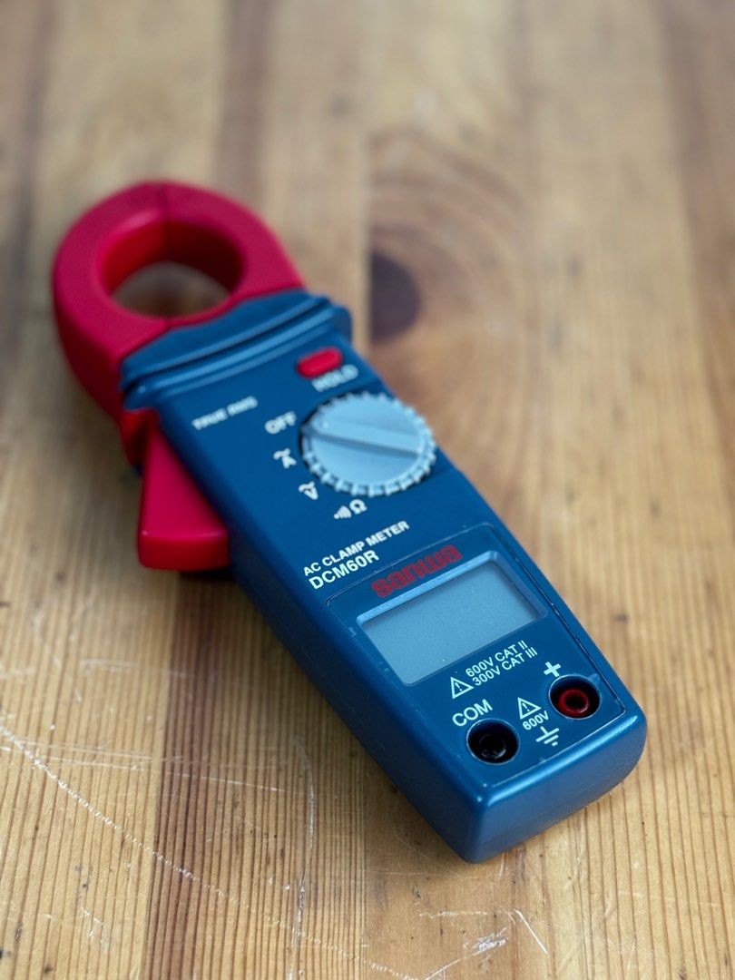 Sanwa DCM60R Digital Clamp Meter Tester (Category: Construction Tools & Equipment) located in Talisay. Submitted by kim_rey (Listing ID 1326967964, Image 2). Description: ▪️True RMS ▪️Measurable AC 0.1A～600A ▪️ACV & Resistance measurement ▪️Small design & easy to carry ▪️Data hold ▪️Continuity check buzzer.
