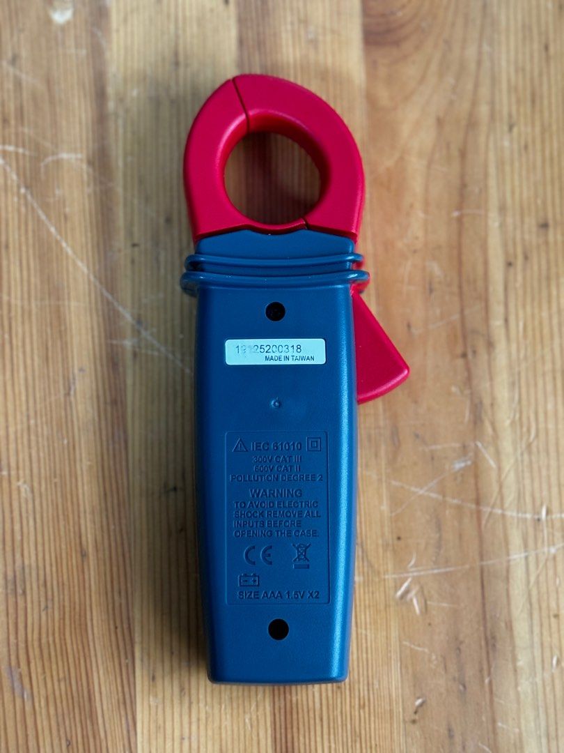 Sanwa DCM60R Digital Clamp Meter Tester (Category: Construction Tools & Equipment) located in Talisay. Submitted by kim_rey (Listing ID 1326967964, Image 3). Description: ▪️True RMS ▪️Measurable AC 0.1A～600A ▪️ACV & Resistance measurement ▪️Small design & easy to carry ▪️Data hold ▪️Continuity check buzzer.