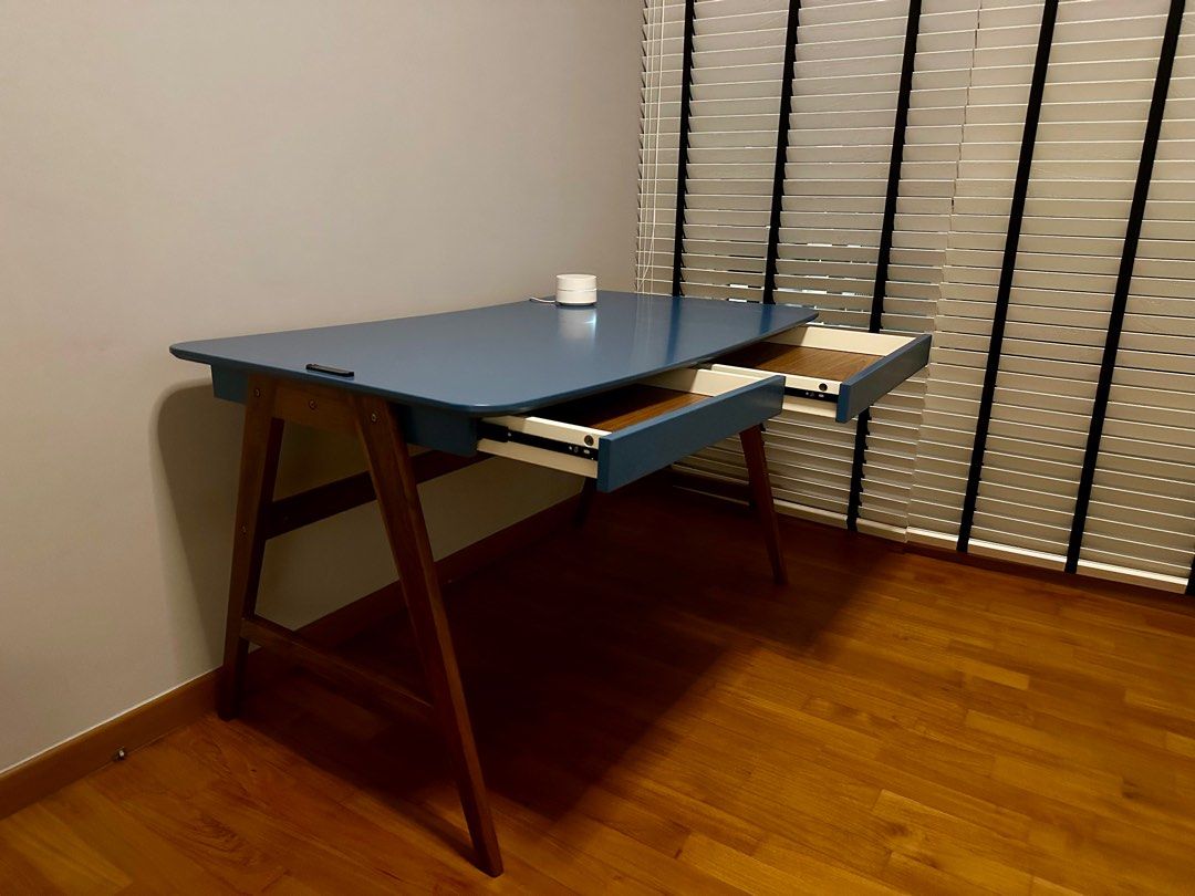 Study Table (Category: Tables & Sets) located in Singapore. Submitted by apple_wong87 (Listing ID 1327005916, Image 3). Description: Self collect .