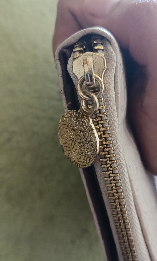 Sale!!! Sulwhasoo (Category: Clutches) located in Romblon. Submitted by migustyles (Listing ID 1326862307, Image 3). Description: Sulwhasoo Wallet in good condition.