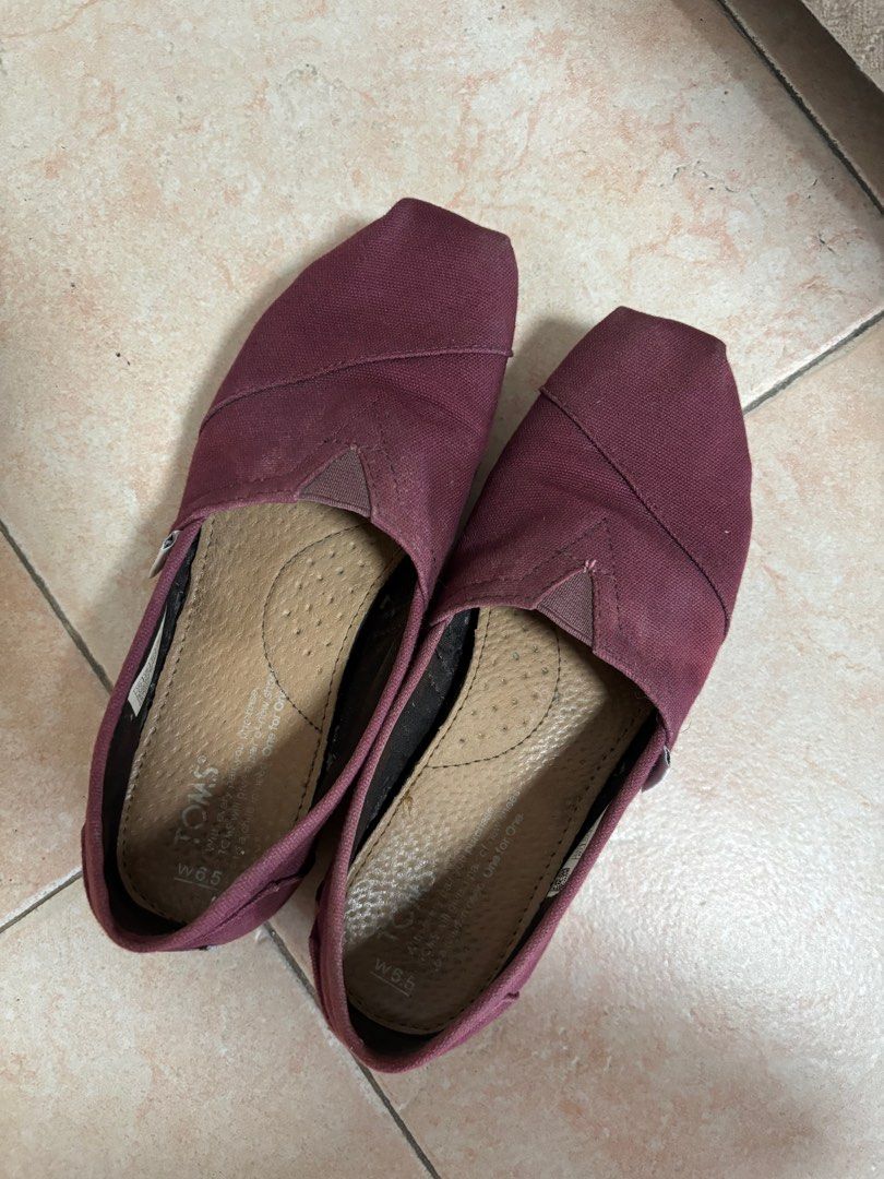 Toms shoes in burgundy Women s Fashion Footwear Sneakers on Carousell