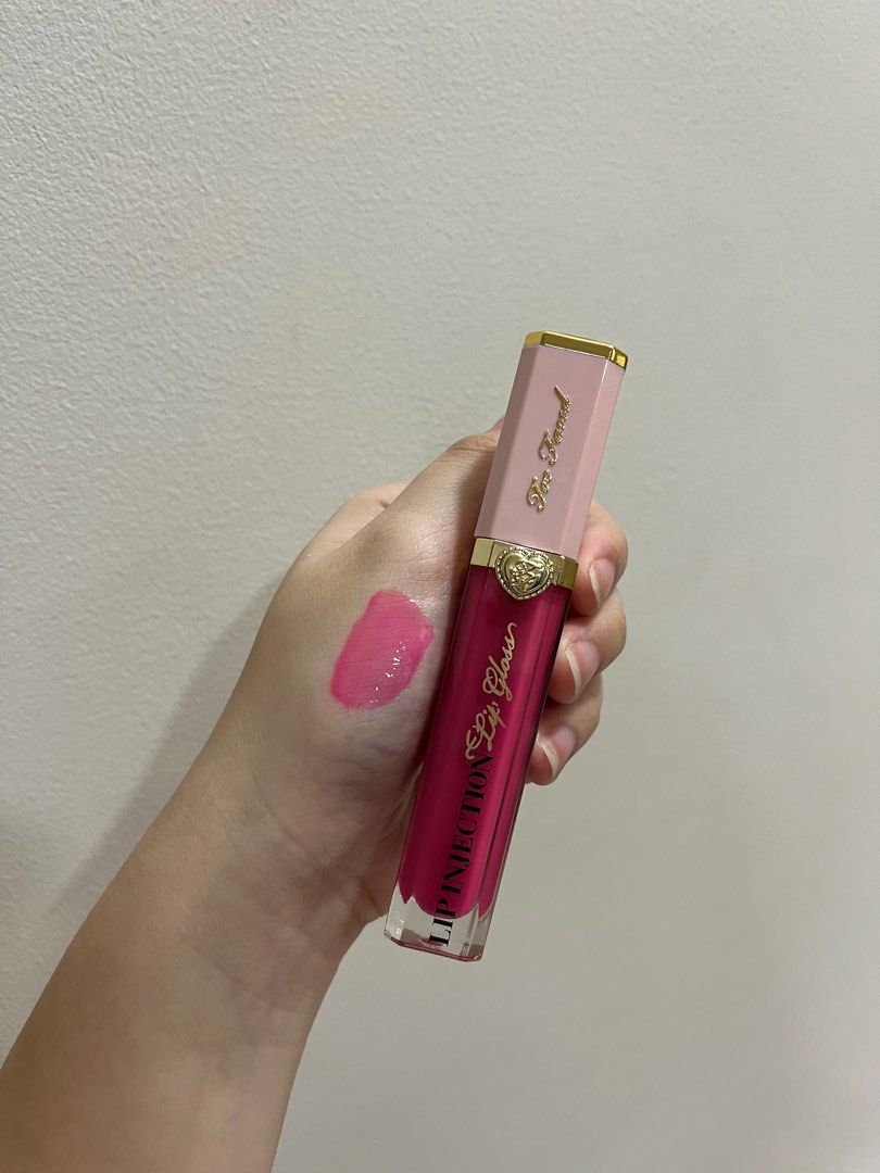 Too Faced Lip Injection Lip Gloss: People Pleaser (Category: Makeup) located in Manila. Submitted by chelsellss (Listing ID 1327019484, Image 3). Description: - barely used - packaging is super pretty.