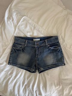 (Category: ) located in . Submitted by gentlyrubsfloor (Listing ID 1326933662, Image 1). Description: .