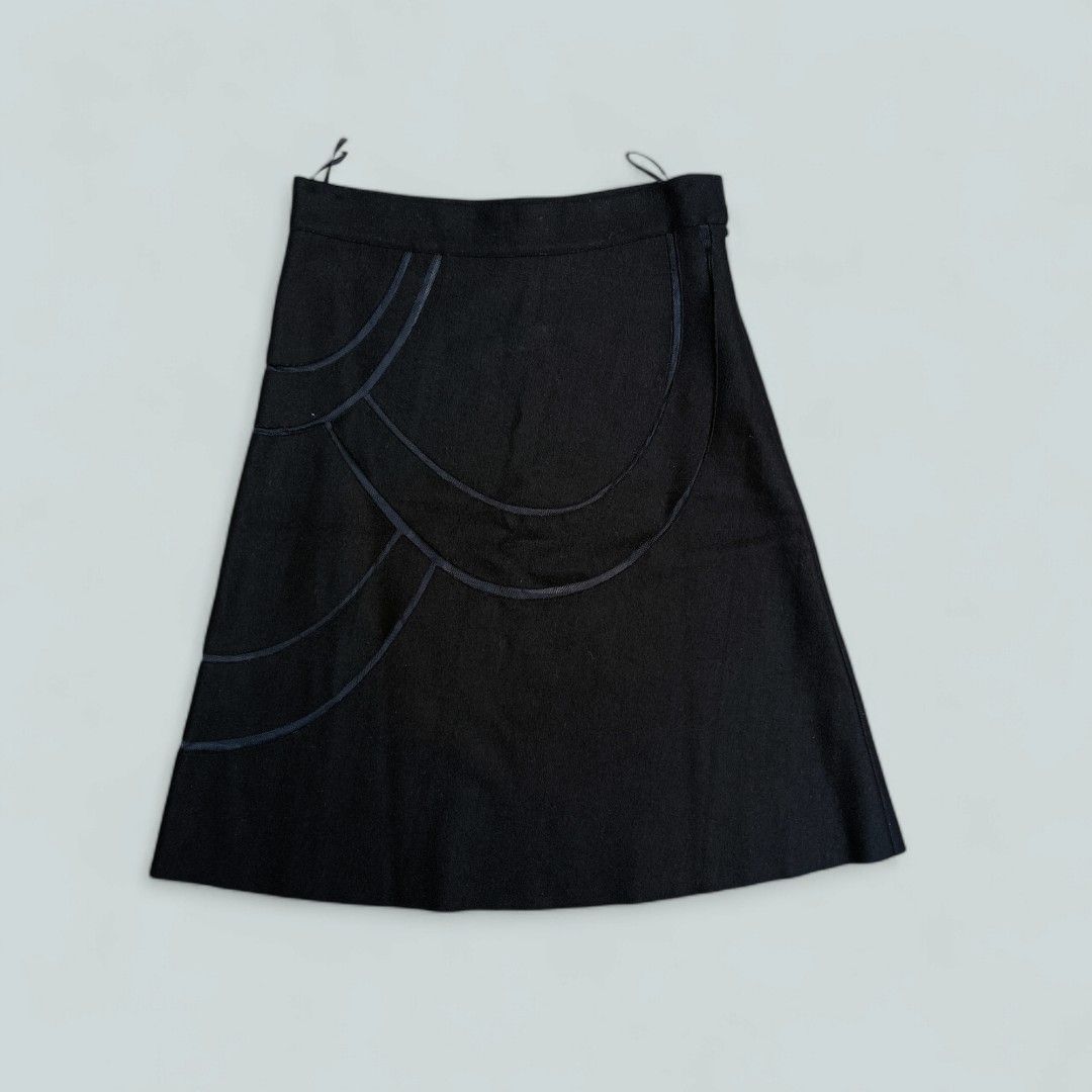 Vivienne Tam Black Skirt (Category: Luxury Apparel) located in Balanga. Submitted by faded_garmz (Listing ID 1326853473, Image 1). Description: Vivienne Tam Black Skirt Waist - 28" Length - 24" Excellent condition Color may vary due to lighting Price: ₱1,880.