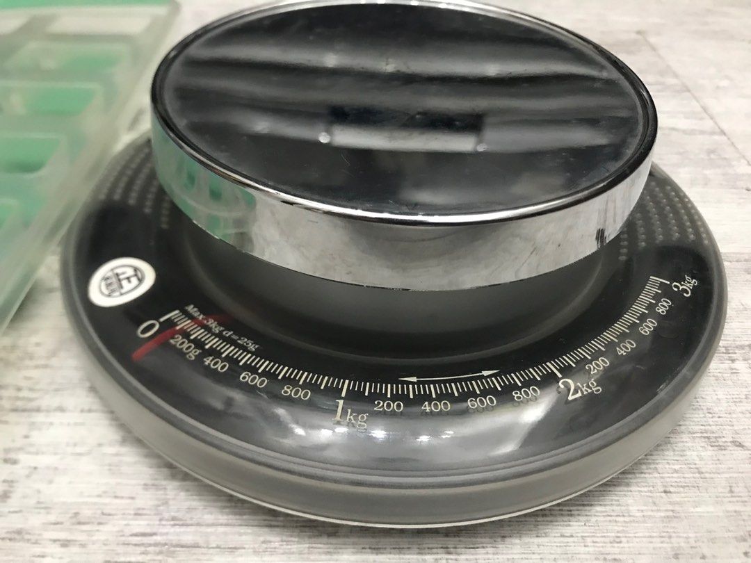 Weighin scale (Category: Other Kitchenware & Tableware) located in Quezon City. Submitted by 79moving (Listing ID 1326877212, Image 1). Description: Weighing scale up to 3kgs. 2pcs moulder/ice tray No issue.sign of usage lang. naka stock lang. Decluttering..