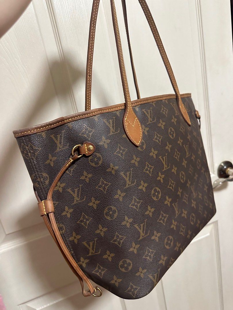 Authentic LV Neverfull Mm (Category: Luxury Bags & Wallets) located in Quezon City. Submitted by buhbyestuff (Listing ID 1327077488, Image 2). Description: .