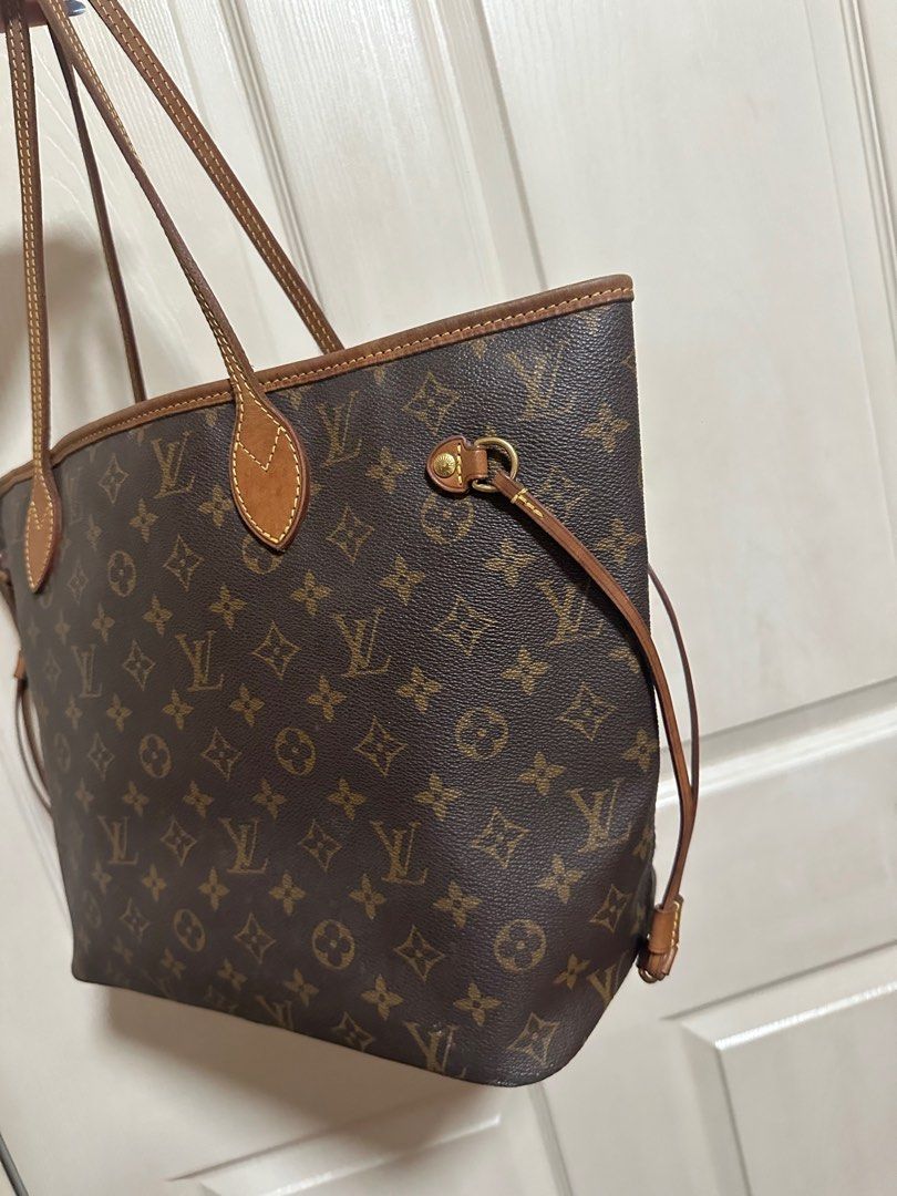 Authentic LV Neverfull Mm (Category: Luxury Bags & Wallets) located in Quezon City. Submitted by buhbyestuff (Listing ID 1327077488, Image 3). Description: .