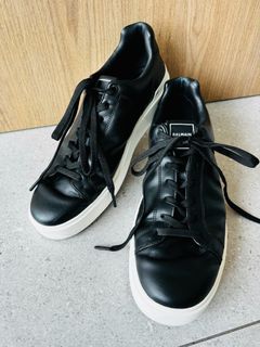 (Category: ) located in . Submitted by we_are_preloved (Listing ID 1327106872, Image 1). Description: .
