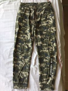 （分類：）位於 。 由 jaydenc.7 提交（商品編號 1327035882，圖片 1）。簡介： 。