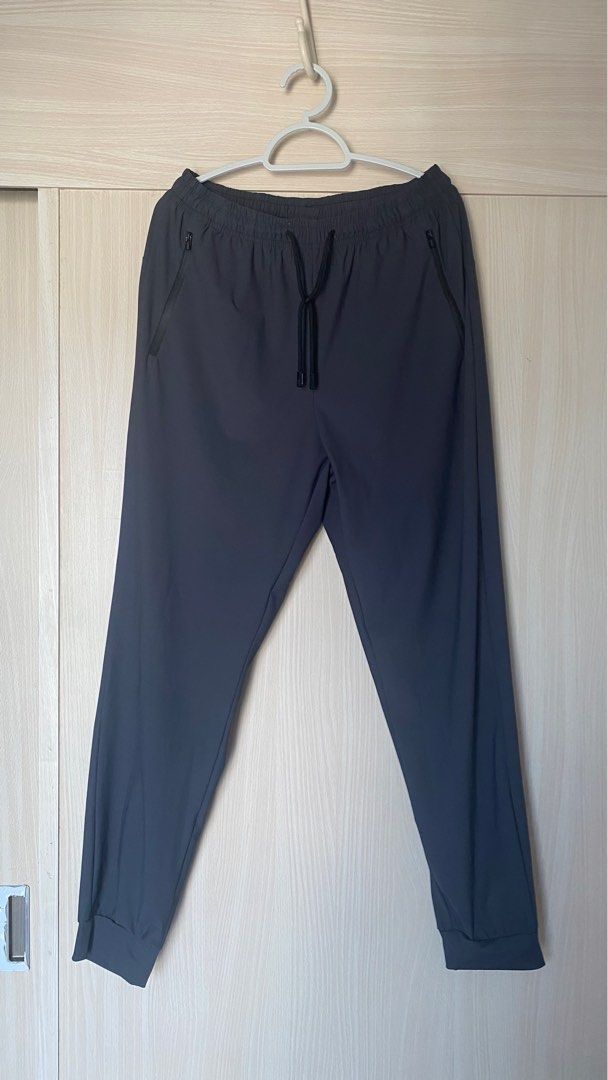 Bo' Athletics Stretchable Pants Gray (Category: Joggers) located in Mandaluyong City. Submitted by mikoysss (Listing ID 1327041888, Image 1). Description: As casual or workout pants. Very comfy. 75% Nylon, 25% Spandex. Waist- 29 up to 37 inches Length- 39 inches Got it for around 1000 pesos..