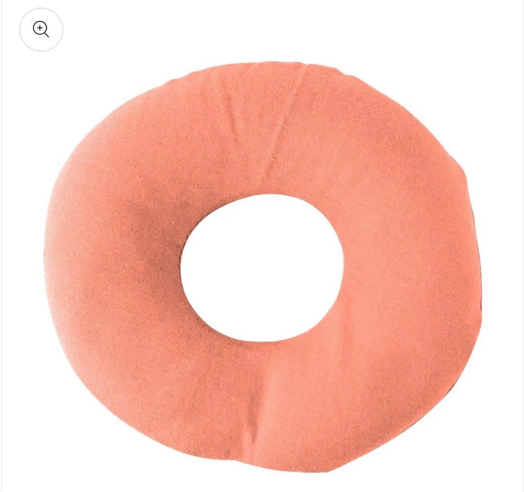 Buds & Blooms Breastfeeding Donut (Category: Breastfeeding & Bottle Feeding) located in Quezon City. Submitted by cdgextra (Listing ID 1327086508, Image 2). Description: never been used! still in the box :) The Buds & Blooms Breast Relief Doughnut is a comfortable warm compress specially fitted for breastfeeding mothers. The cut out in the middle is designed to avoid the sensitive nipple area. WARM: Moms can microwave the doughnut and apply it as