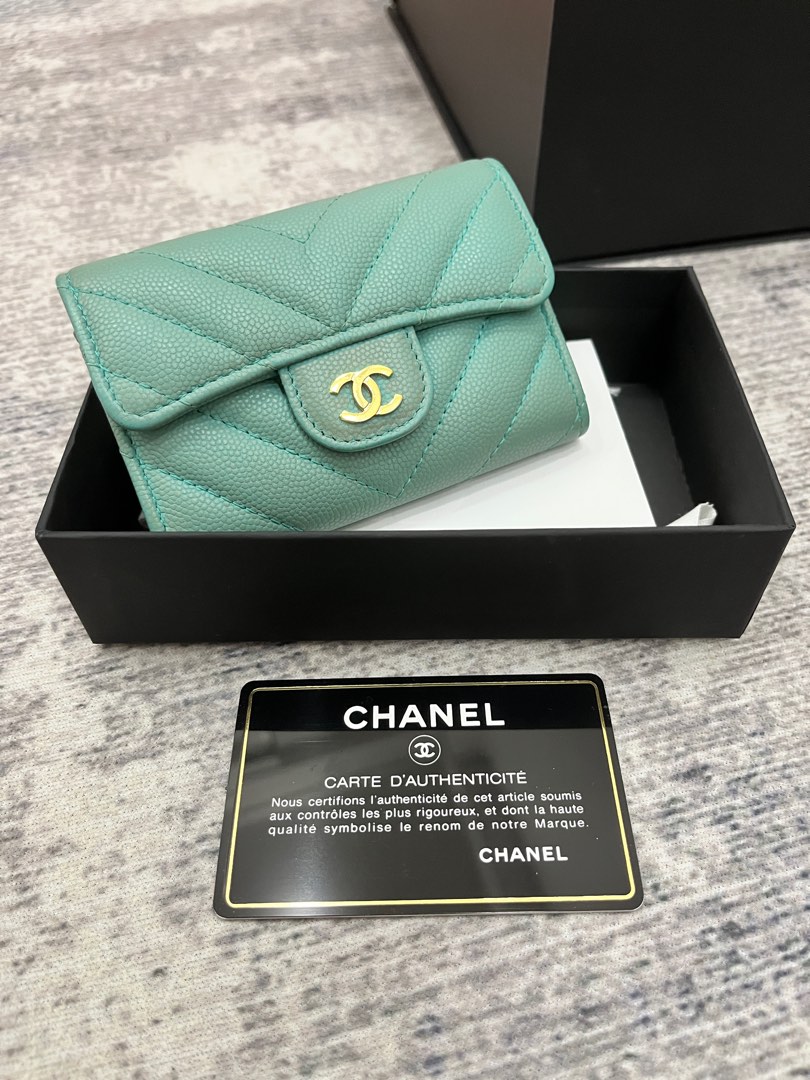 Chanel tiffany blue card holder 2025