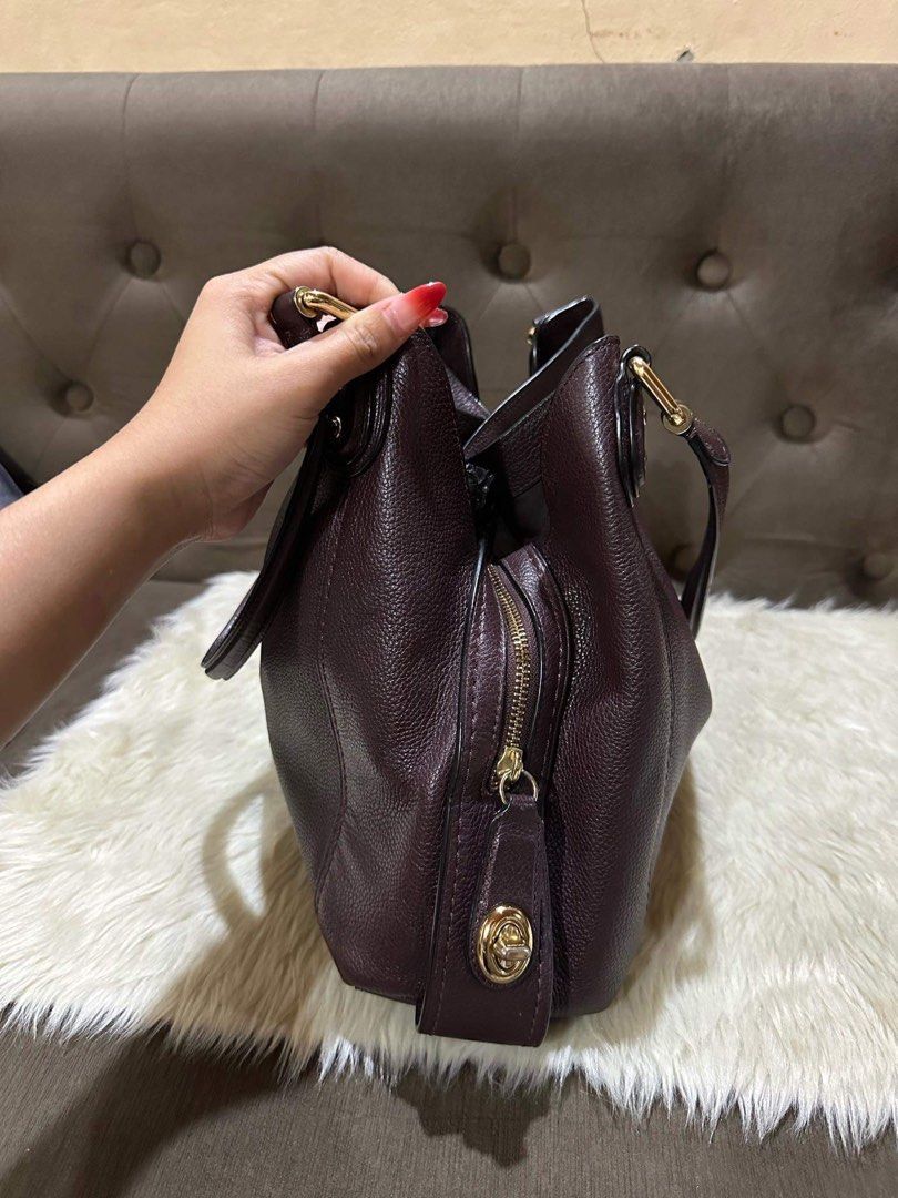 Coach edie shoulder bag AUTH (Category: Luxury Bags & Wallets) located in Valenzuela. Submitted by maeomi (Listing ID 1327199401, Image 2). Description: .