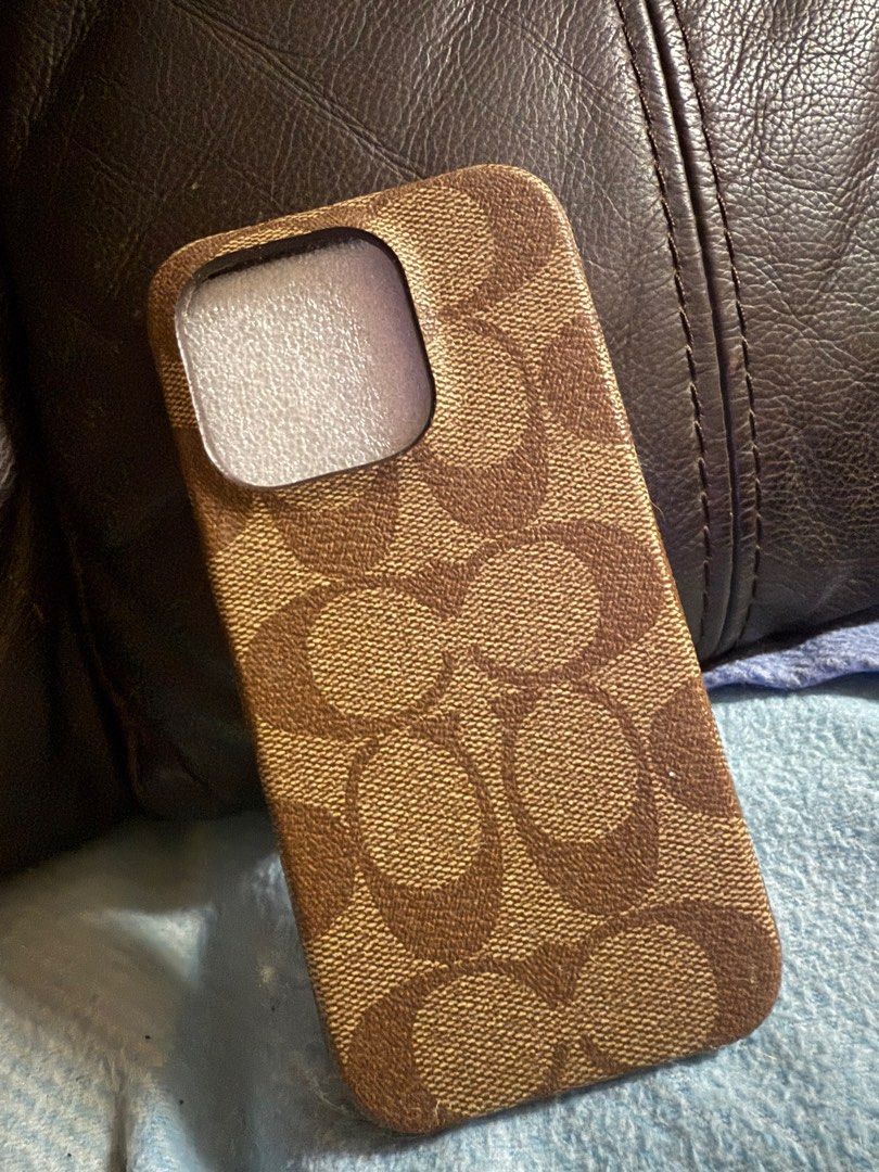 Coach iPhone 14pro Case （分類：iPhone 14 系列）位於 Hong Kong。 由 lyancl 提交（商品編號 1327166321，圖片 1）。簡介： 9成新，少用，購自東京outlet，因換電話而放售。 。