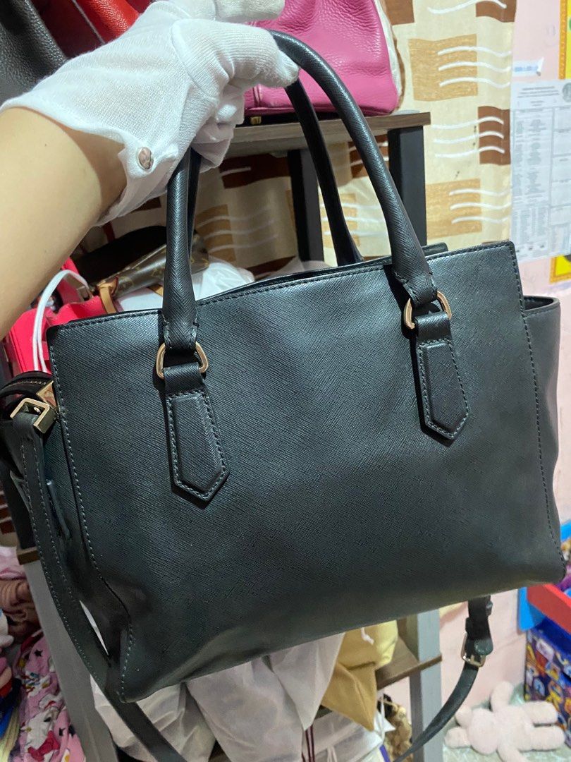 coccinelle (Category: Luxury Bags & Wallets) located in Zamboanga. Submitted by luxuries21 (Listing ID 1327091235, Image 3). Description: .
