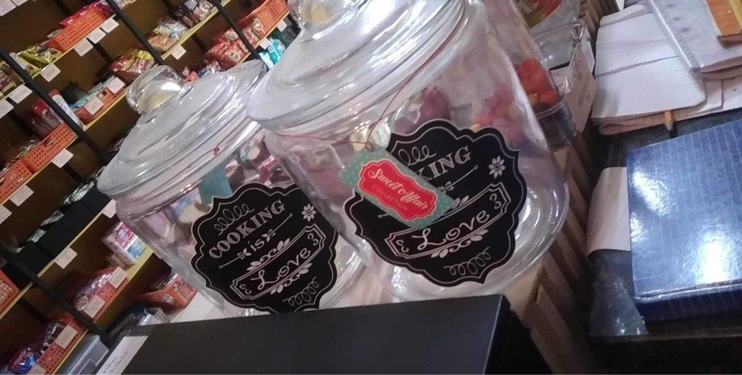 Cookie jar (Category: Food Organization & Storage) located in Santa Barbara. Submitted by mathildaoshop (Listing ID 1327054922, Image 1). Description: Big glass cookie jar.