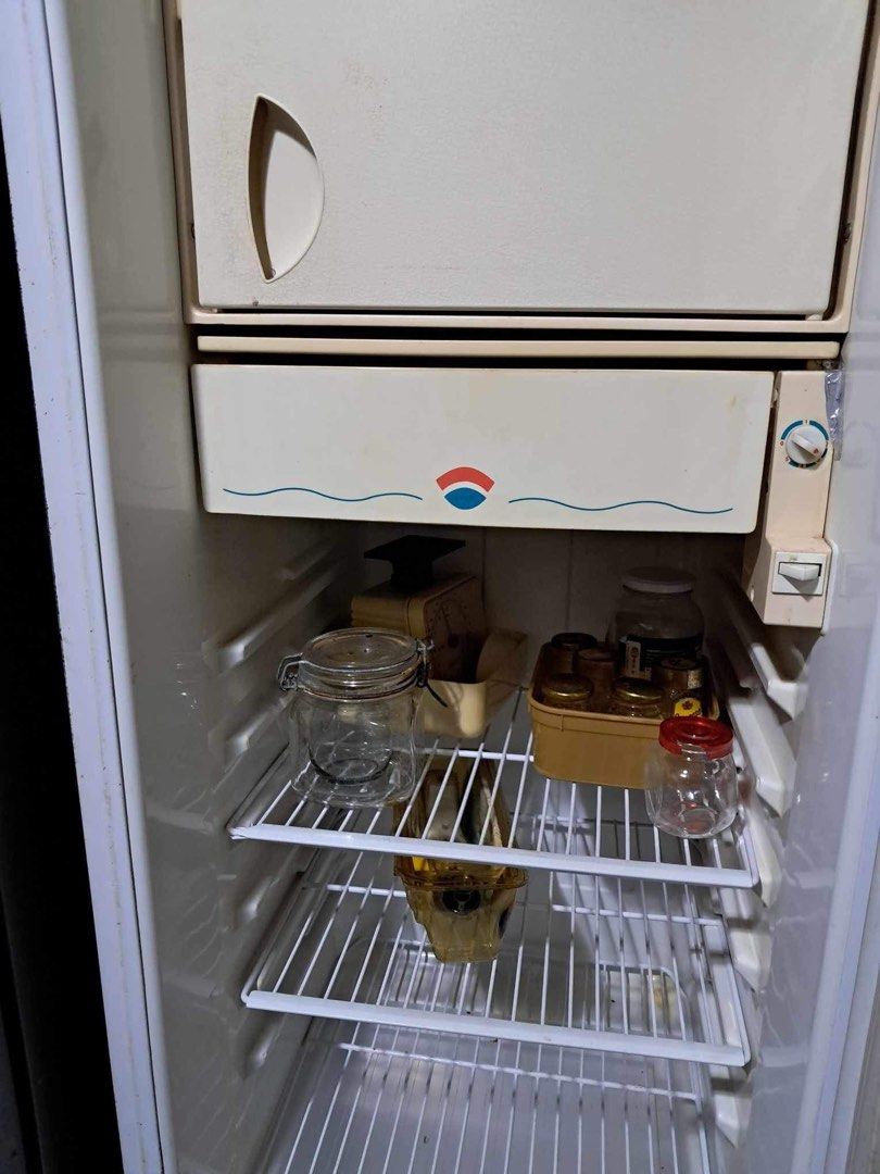 GE General Electric Refrigerator (Category: Refrigerators and Freezers) located in Paranaque City. Submitted by tealovendersph (Listing ID 1327132121, Image 3). Description: GE General Electric Refrigerator Working condition but with signs of use. PM if interested and make your offer..