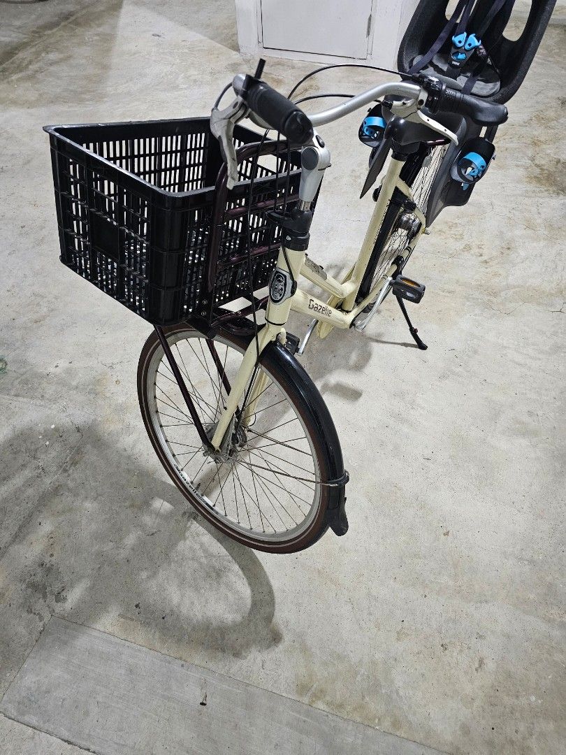 Holland Gazelle NL heavy duty bicycle with font heavy duty plastic basket and thule baby child seat