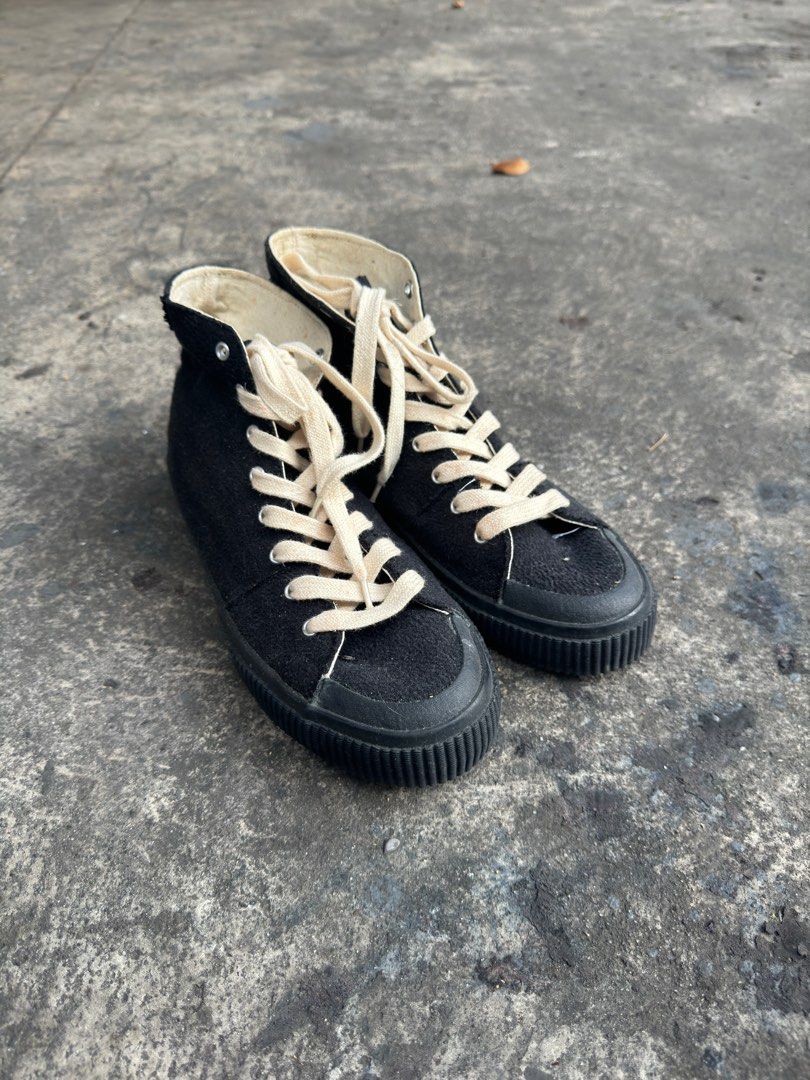 Lakat Sneakers - High Cut Black (Converse Alternative) (Category: Sneakers) located in Quezon City. Submitted by ralph_clothes (Listing ID 1327092193, Image 1). Description: Lakat Sustainable Sneakers Converse sustainable alternative!!! Made in the Philippines Pineapple Cotton Upper Rubber outsoles Reason for sale: Wrong size (Listed 9.5 US but feels more like 9 US) Condition: 9/10 (worn outside 4-5 times to test the fit but decided it was too sm