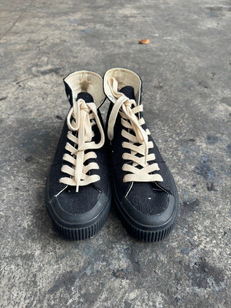 Lakat Sneakers - High Cut Black (Converse Alternative) (Category: Sneakers) located in Quezon City. Submitted by ralph_clothes (Listing ID 1327092193, Image 2). Description: Lakat Sustainable Sneakers Converse sustainable alternative!!! Made in the Philippines Pineapple Cotton Upper Rubber outsoles Reason for sale: Wrong size (Listed 9.5 US but feels more like 9 US) Condition: 9/10 (worn outside 4-5 times to test the fit but decided it was too sm