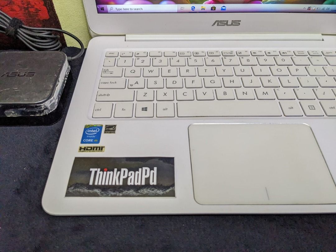 ASUS ZENBOOK UX305FA Asus Zenbook UX305FA 13.3