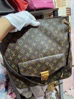 (Category: ) located in . Submitted by luxuries21 (Listing ID 1327089976, Image 1). Description: .