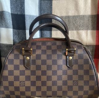 (Category: ) located in . Submitted by juneolx (Listing ID 1327176281, Image 1). Description: .