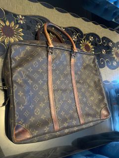 (Category: ) located in . Submitted by theluxurybyaalheebotique (Listing ID 1327163580, Image 1). Description: .
