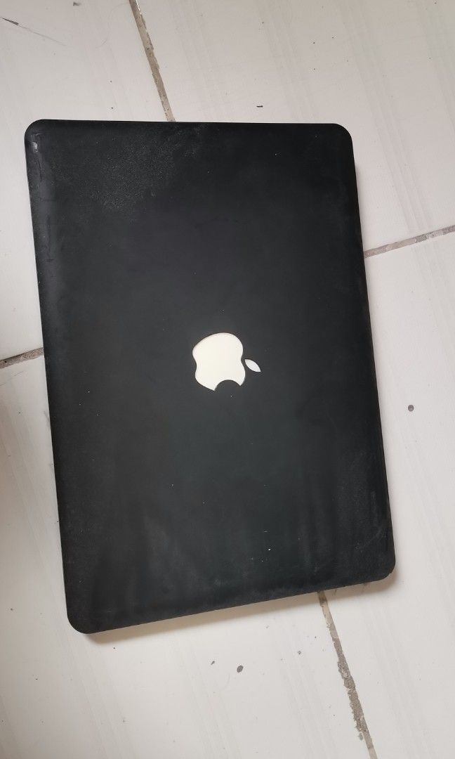 Mac book pro 2 units (Category: Laptops & Notebooks) located in Quezon City. Submitted by simplelang22 (Listing ID 1327057370, Image 2). Description: 2 mac book pro defective Ung lcd sira nagbboot p Ung Isa ok cd ayaw mag on Free imac defective lcd din.