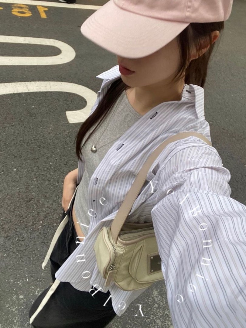 ●MATIN KIM●MADELEINE ROUND BAG IN LIGHT KHAKI MATIN KIM Madeleine round bag • pink, khaki, light beige