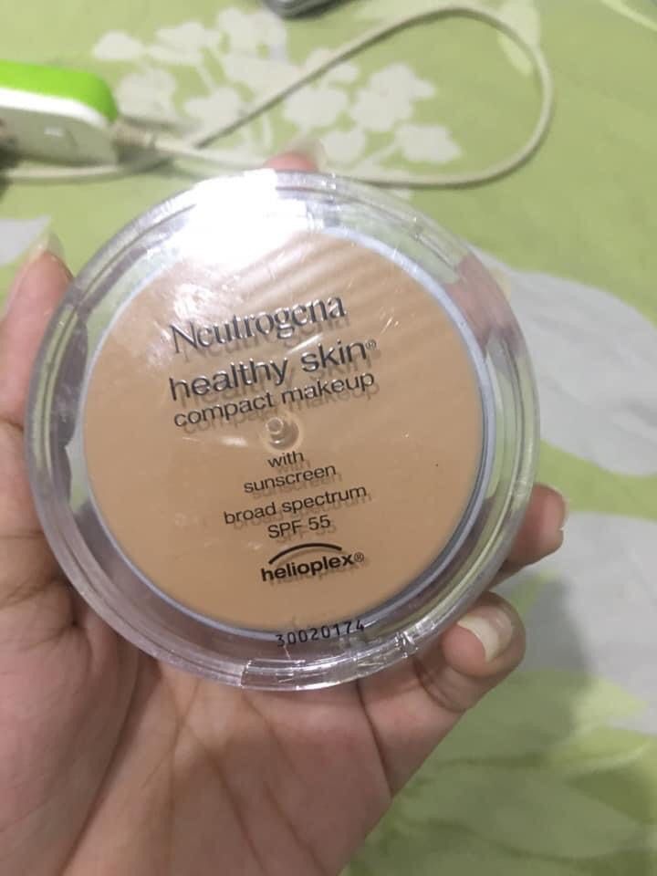 neutrogena compact make up (Category: Makeup) located in Manila. Submitted by finds_random_things (Listing ID 1327187005, Image 1). Description: swinatch lang, pm pasig.