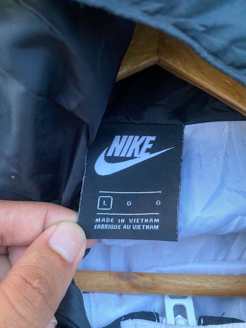 Nike Windbreaker Anorak (Category: Hoodies) located in Pinamalayan. Submitted by initialthriftstore (Listing ID 1327127513, Image 3). Description: FOR SALE ‼️ Nike Air Jacket Windbreaker As new condition ✅ Dimes: 28x23.5 ✅ NO ISSUES ❌ Pm lang po baka may interesado mga boss 😇🤗.