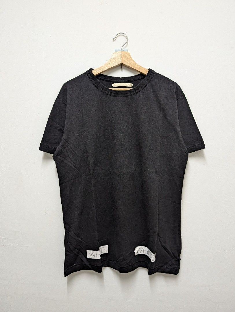 Off white (Category: Tshirts & Polo Shirts) located in Kuala Kangsar. Submitted by zeek_stuff (Listing ID 1327181748, Image 3). Description: Item Bundle Selected * Tak pasti original atau tak, kalau ori rezeki * Pit 21.5 Labuh 28 * Kondisi cun, lihat gambar sampai habis * Ada pertanyaan boleh dm - Percuma pos Semenanjung Malaysia Sabah & Sarawak tambah RM 10 sahaja.