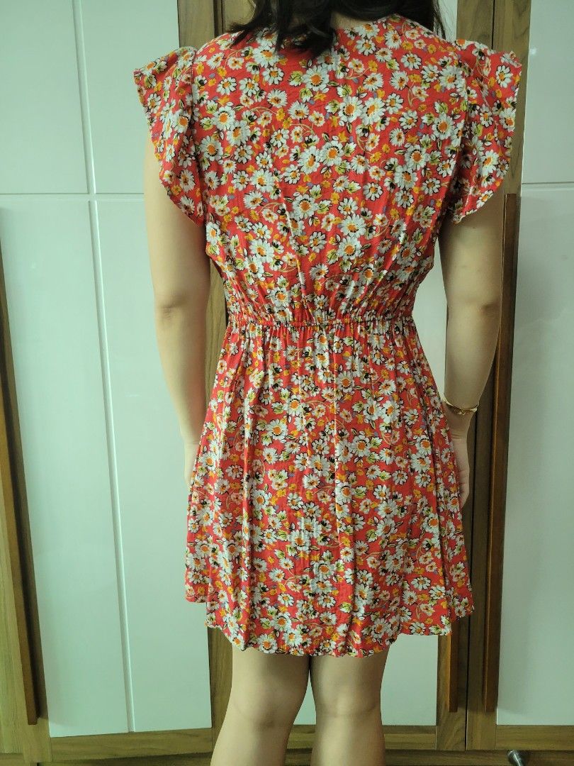 OLIVIA Red floral dress (Category: Dresses) located in Caloocan City. Submitted by declutterjamiescloset (Listing ID 1327085054, Image 3). Description: sf c/o buyer.