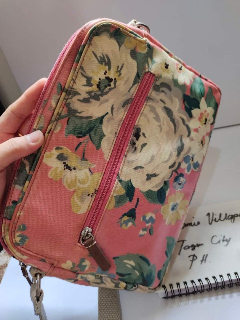 orig.cathkidston (Category: Luxury Bags & Wallets) located in Tagum. Submitted by luxbagelyas (Listing ID 1327071002, Image 2). Description: very good condition no major flaws sign of use only super tibay marami compartment.