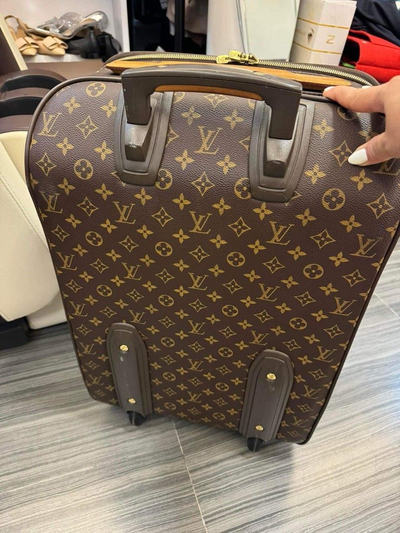 Original LV (Category: Luxury Bags & Wallets) located in Paranaque City. Submitted by laylalozada257 (Listing ID 1327146381, Image 2). Description: Price Negotiable. Price Nogotiable Declared issues shown in the photos with Entrupy certificate We can discuss restoration or repairs once confirming the purchase. please take a closer look at the photos..