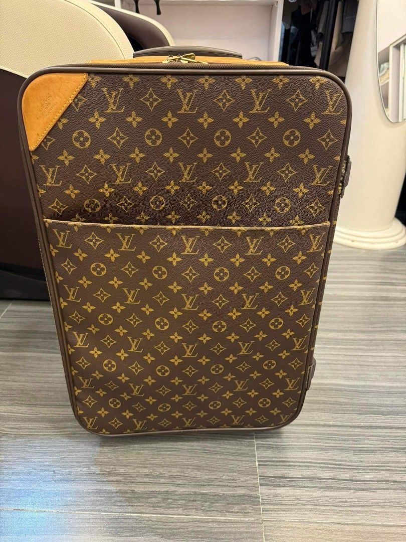 Original LV (Category: Luxury Bags & Wallets) located in Paranaque City. Submitted by laylalozada257 (Listing ID 1327146381, Image 1). Description: Price Negotiable. Price Nogotiable Declared issues shown in the photos with Entrupy certificate We can discuss restoration or repairs once confirming the purchase. please take a closer look at the photos..
