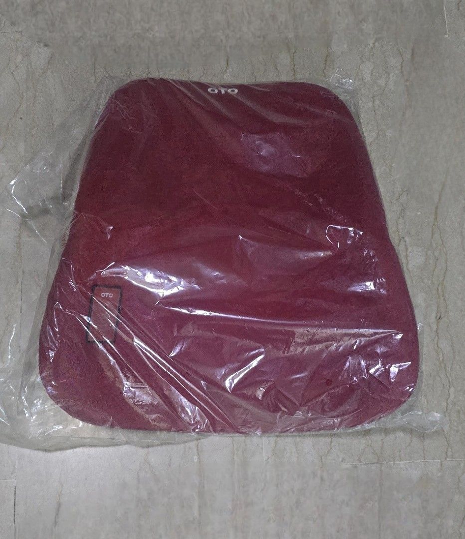 OTO Back Support & Massager (Category: Massage Devices) located in Singapore. Submitted by rohith99 (Listing ID 1327166325, Image 3). Description: OTO Back Support & Massager - Could be used for your office chair - Could be used for your long Work From Home schedule - Could be used as either back support or massager. Condition: Not used, looks brand new, and comes with original packaging and user manual. Reason for Sale: Upgraded to full Massager