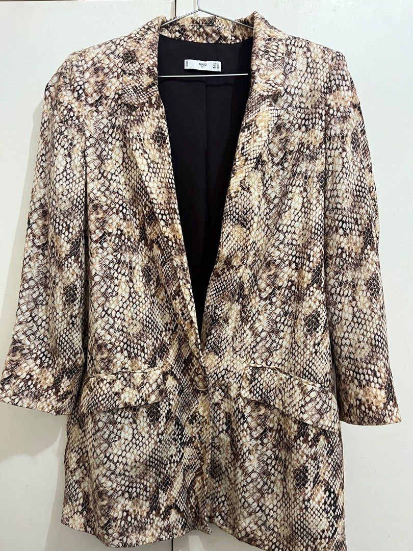 Oversized Mango and Zara Blazers (Category: Coats, Jackets and Outerwear) located in Makati City. Submitted by bodegavendetta (Listing ID 1327073231, Image 1). Description: - oversized fit, can fit small to medium frames - php 1100 each.
