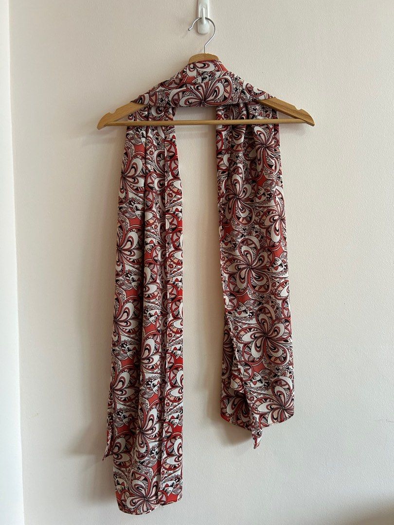 Patterned Scarf (Category: Scarves) located in Singapore. Submitted by tehpengdabao (Listing ID 1327065577, Image 3). Description: Length about 1.7m. Polyester material, got it in Malaysia. .