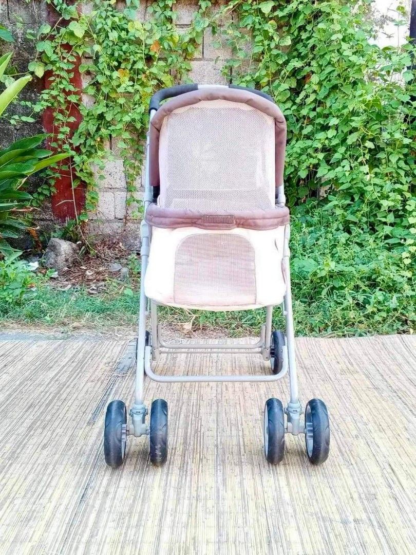 Pet stroller (Category: Strollers) located in Quezon City. Submitted by matetdevis13 (Listing ID 1327152941, Image 2). Description: Gex Pet Stroller Small to medium breed size Php 2700.