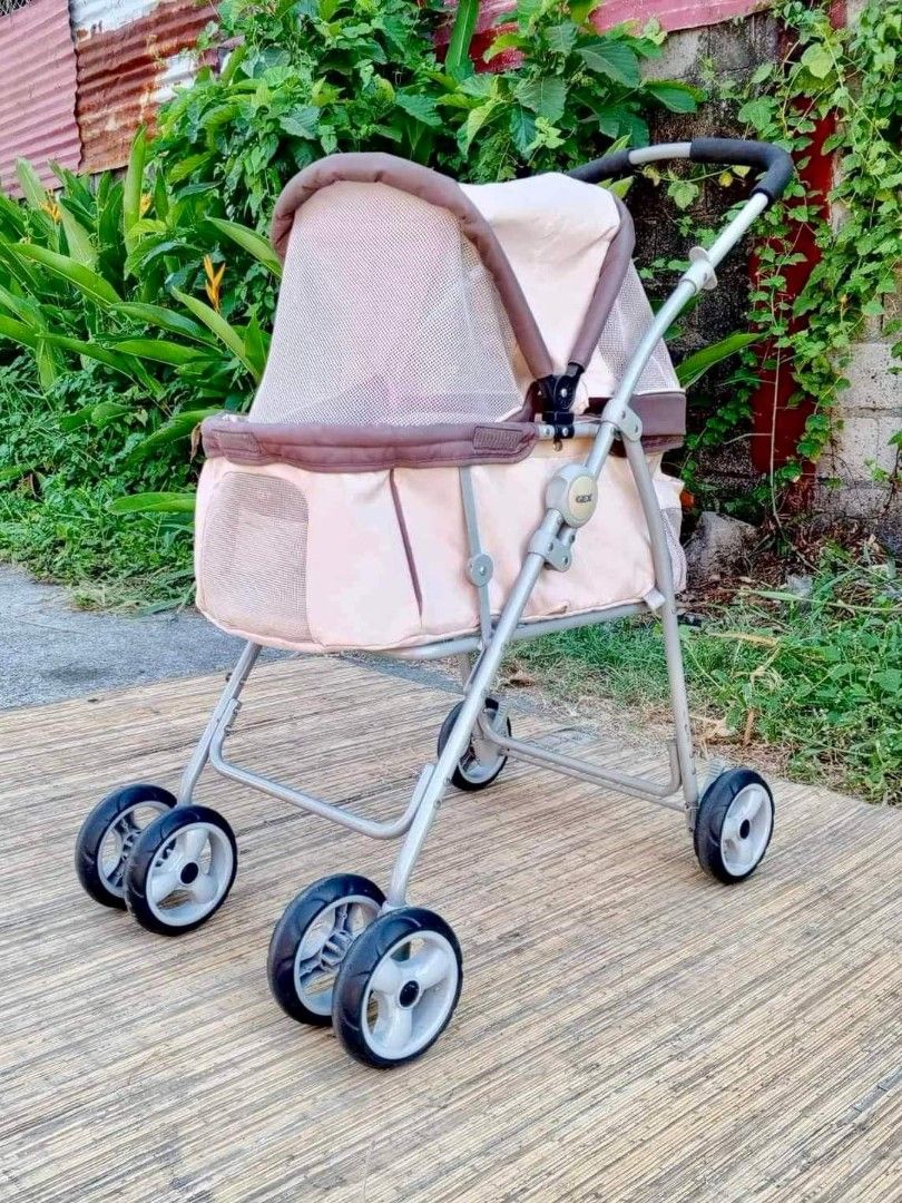 Pet stroller (Category: Strollers) located in Quezon City. Submitted by matetdevis13 (Listing ID 1327152941, Image 1). Description: Gex Pet Stroller Small to medium breed size Php 2700.