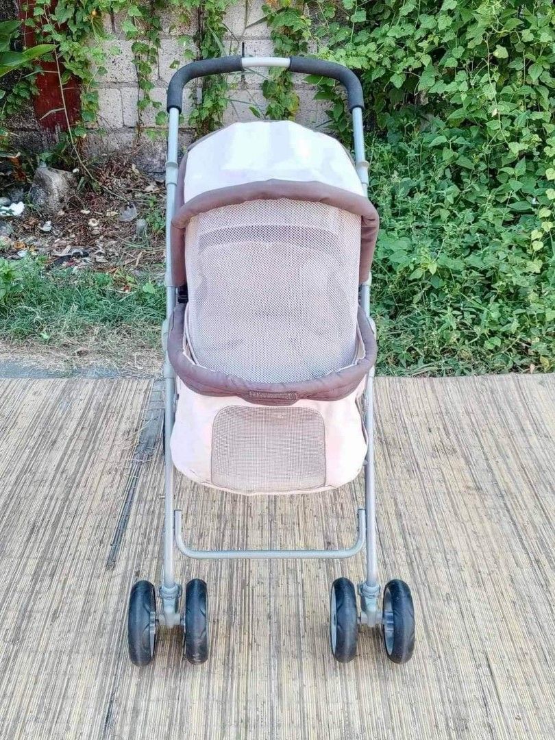 Pet stroller (Category: Strollers) located in Quezon City. Submitted by matetdevis13 (Listing ID 1327152941, Image 3). Description: Gex Pet Stroller Small to medium breed size Php 2700.