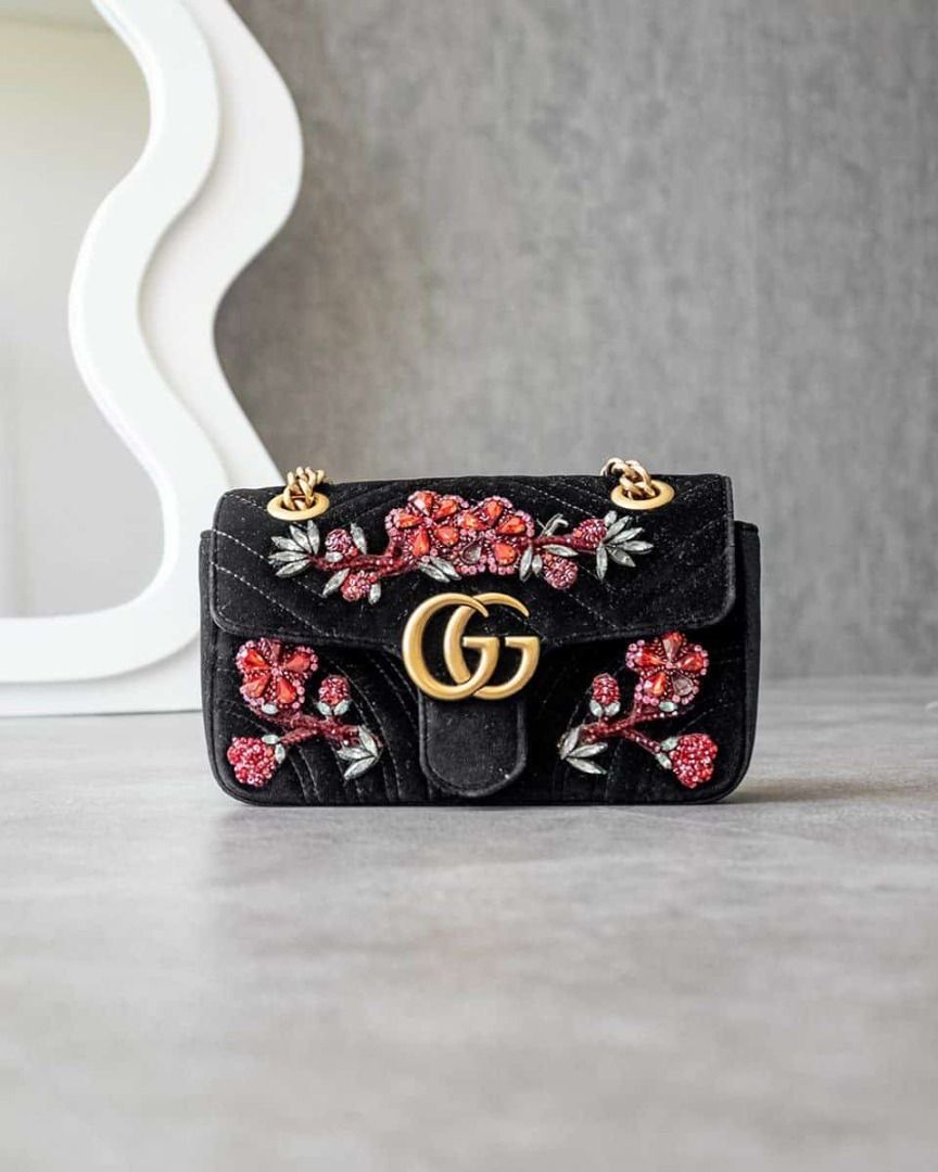 Black gg marmont crass bag