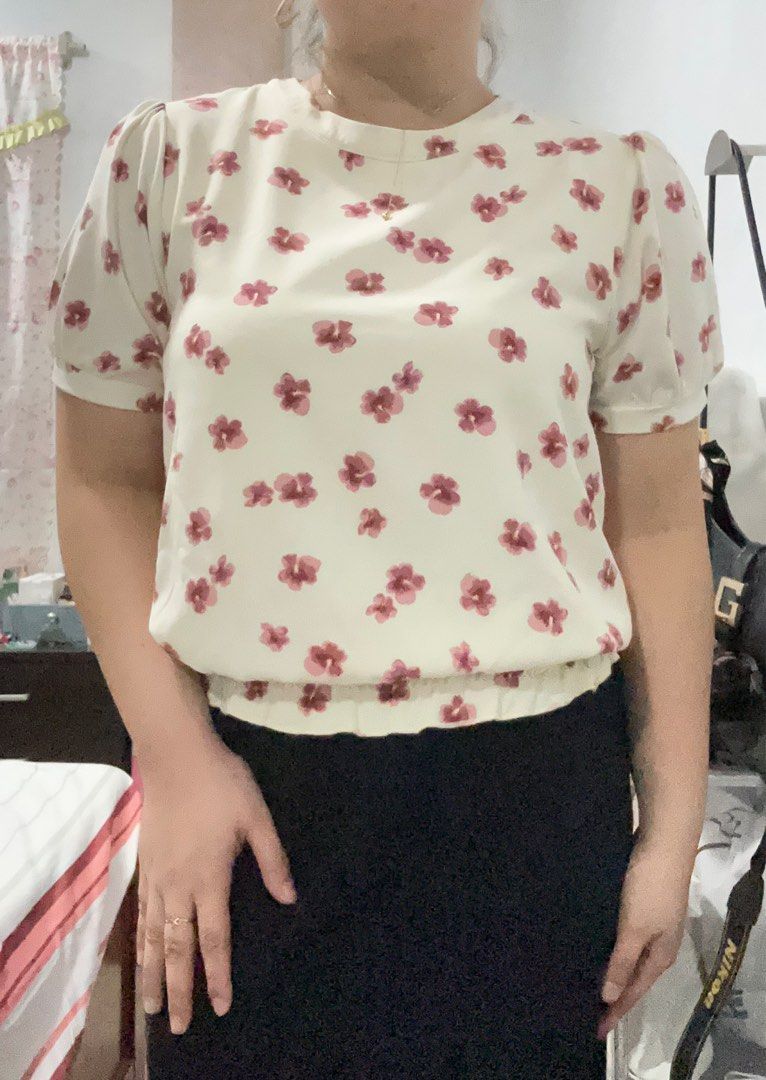 SM truelove flower print top (Category: Blouses) located in Davao. Submitted by lovedthings.dvo (Listing ID 1327090853, Image 1). Description: SM truelove flower print top Size M .