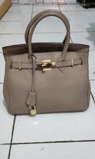 (Kategori: ) berada di . Dikirim oleh neyzhaputri123 (ID iklan 1327076595, Gambar 1). Deskripsi: .