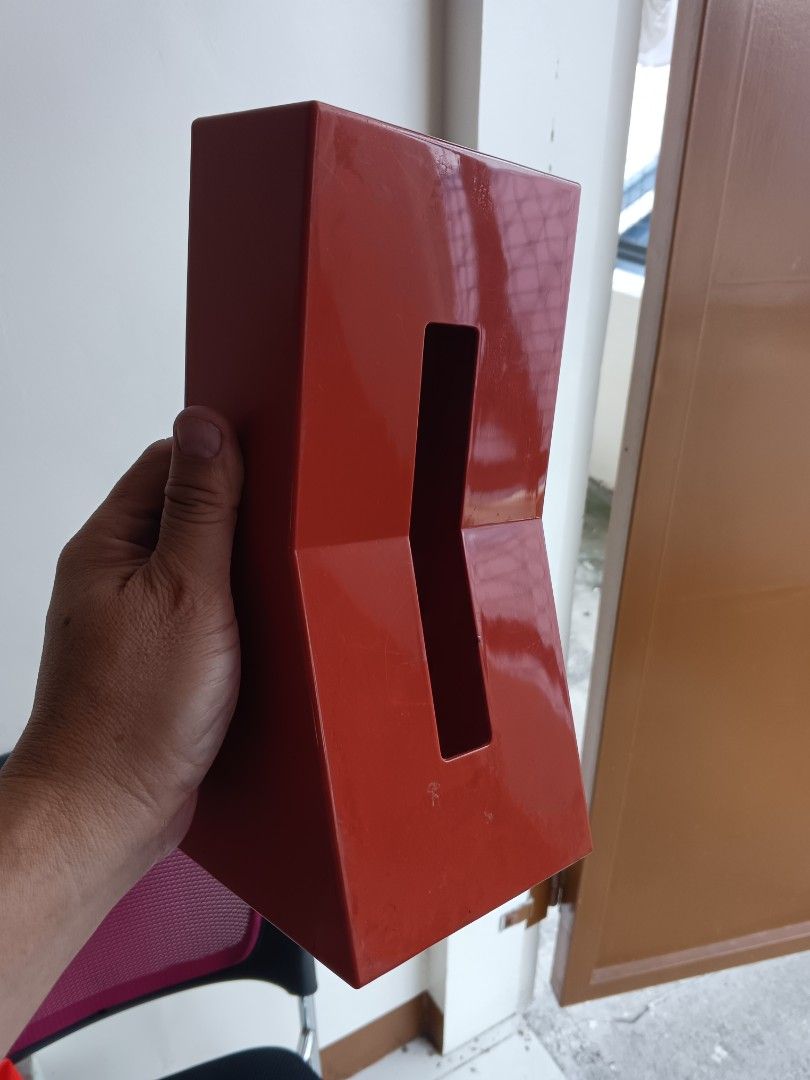 Tissue holder elegant duende japan (Category: Bath) located in Santa Rosa. Submitted by toys_r_here (Listing ID 1327037733, Image 1). Description: As is po Pa check nlng ng condition sa pics What you see is what you get Shipping fee sa buyer haggle pwede PM ME FOR MORE QUESTIONS First to pay gets the item ship pwed din Alabang town center.
